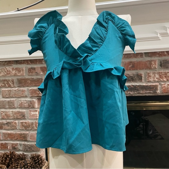 Romeo & Juliet Couture turquoise ruffled crop top with lace up back / M / EUC - Picture 9 of 17